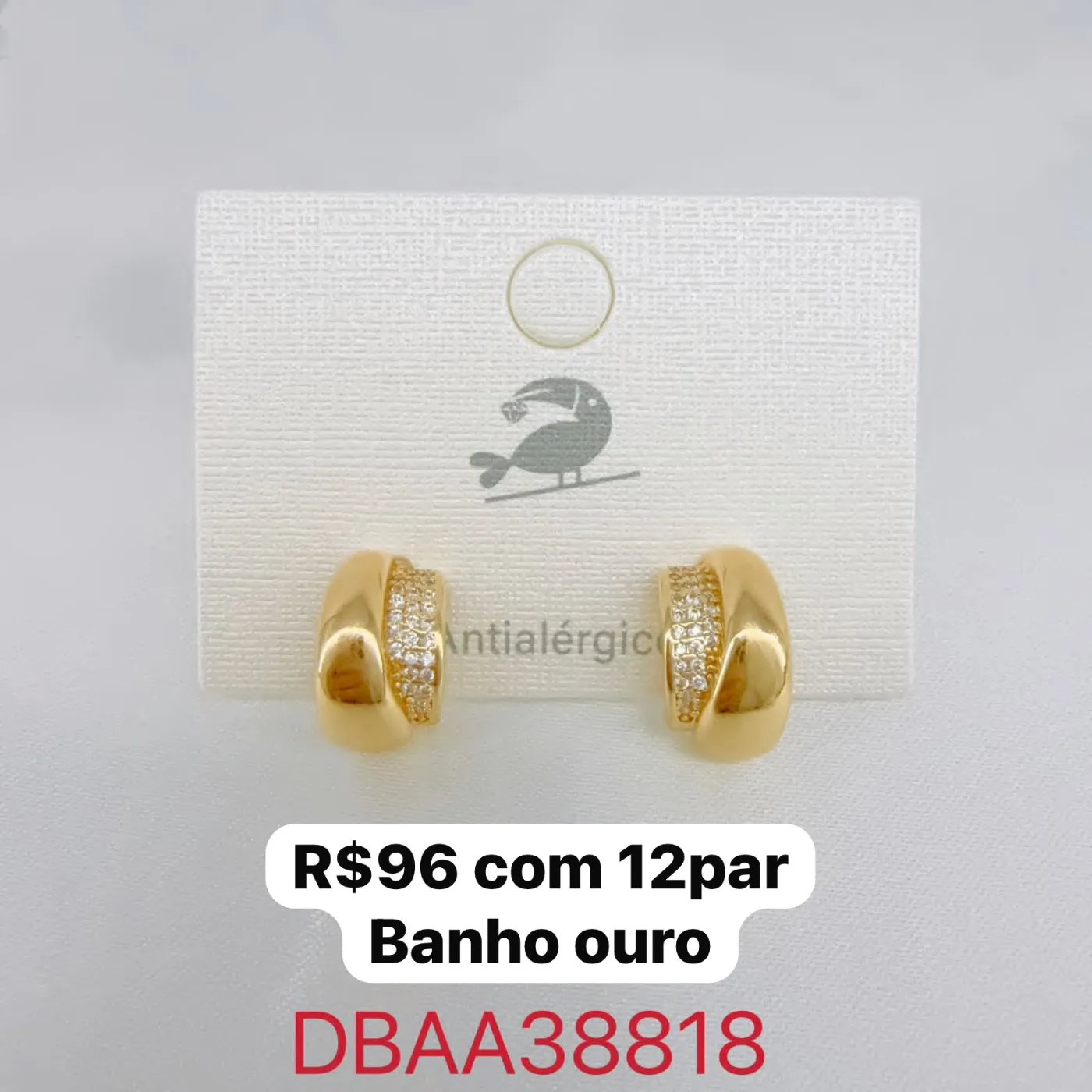 brincos dourados com pedras