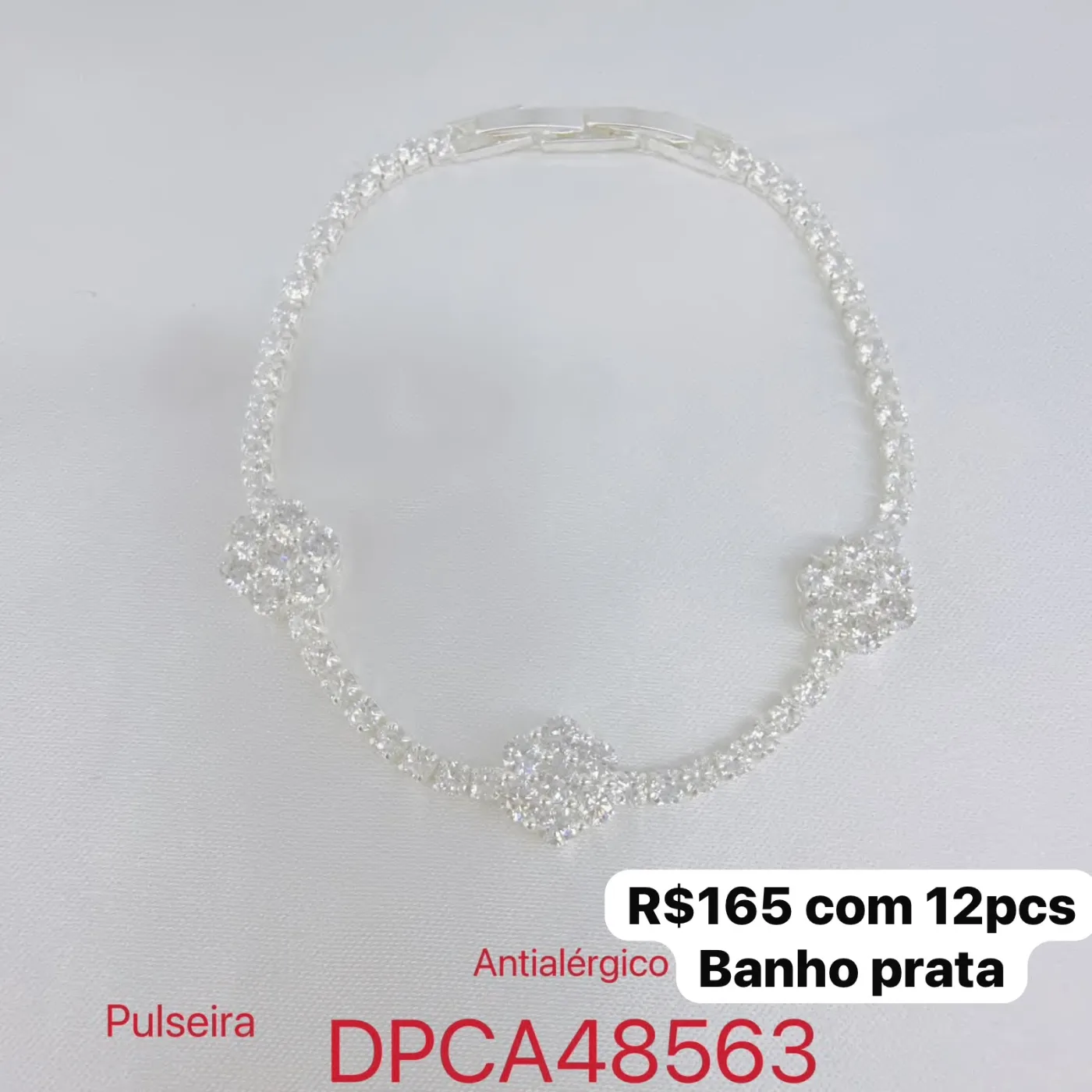 pulseira com pedras brilhantes