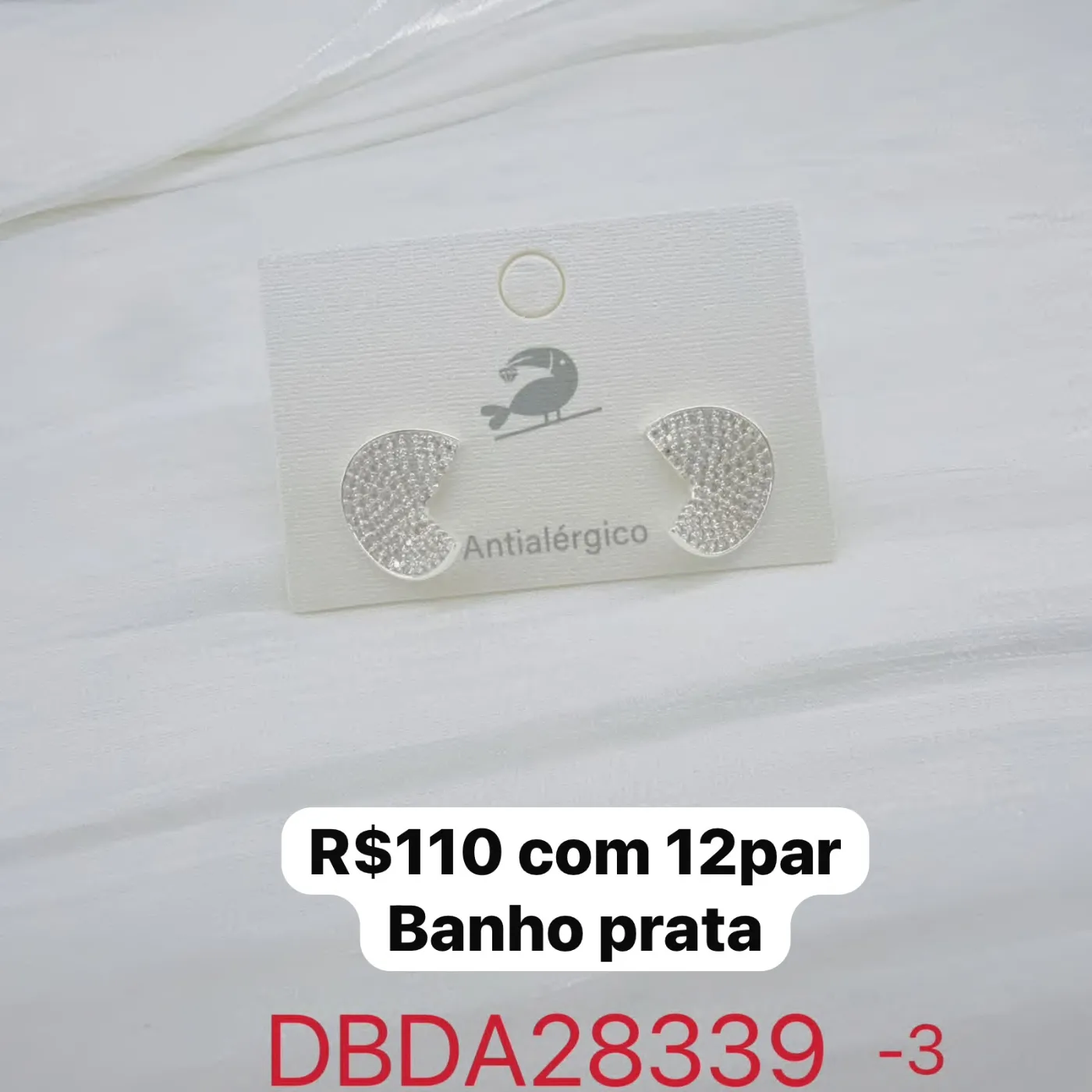 brincos meia-lua com pedras