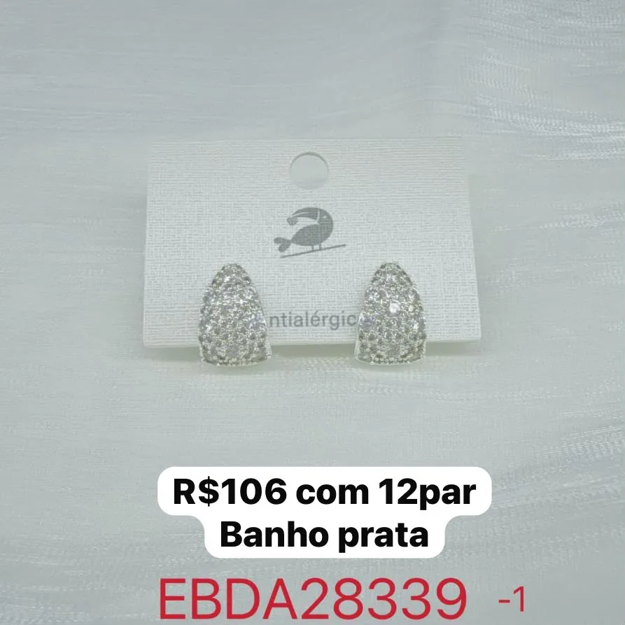 brinco pequeno com pedras brilhantes